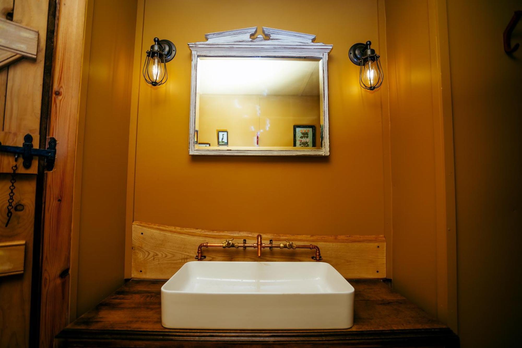 Luxury Glamping Retreat In Battle Villa Bagian luar foto