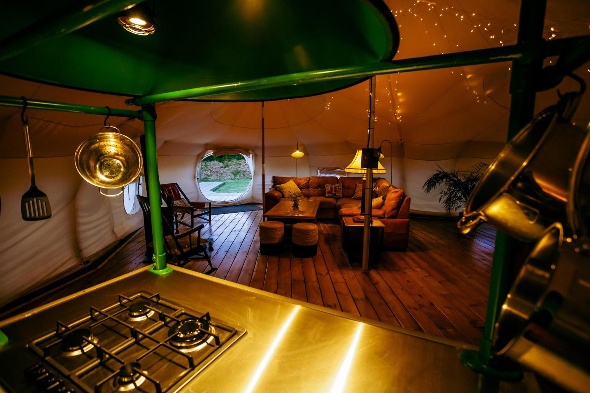 Luxury Glamping Retreat In Battle Villa Bagian luar foto